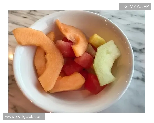 冰岛足球球星崛起之路：从寒冷小岛到世界舞台的传奇之旅