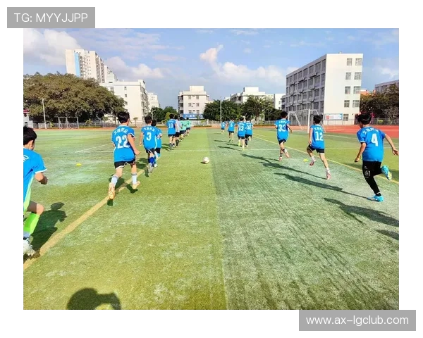 短腿女生能否适应踢足球 如何克服身高不足带来的挑战